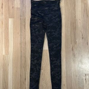 SPANX Women's Black Camouflage Leggings